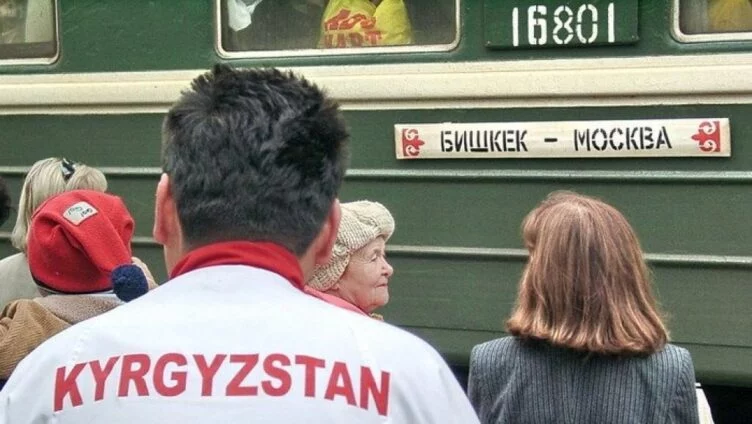 Кыргызстанских мигрантов просят не ездить в районы Украины, находящиеся под контролем РФ - изображение 1