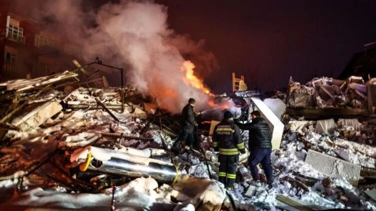 Землетрясения в Турции и Сирии: число жертв продолжает расти - изображение 1