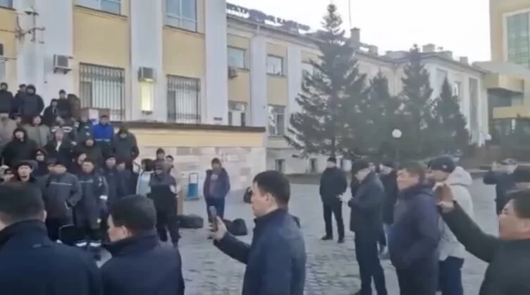Рабочие из Жанаозена возвращаются домой - изображение 1