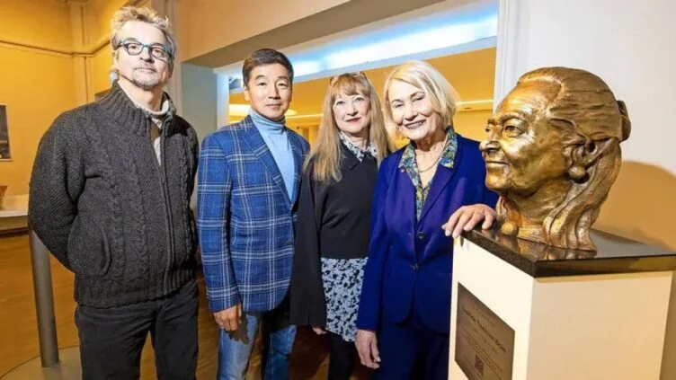 Қазақстаннан бой тасалаған Байбек Германияда ескерткіш орнатты - изображение 1