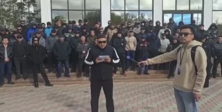 Бастовавшие в Астане работники Жанаозена требуют принять решение по их требованиям - изображение 1
