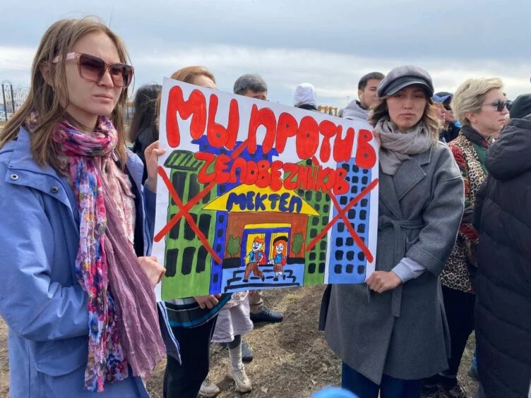 В Астане жители ЖК протестуют против строительства небоскребов - изображение 1