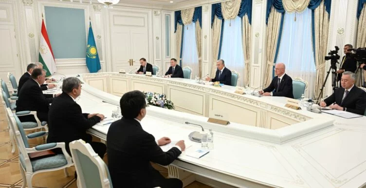Президенты Казахстана и Таджикистана провели переговоры в узком составе - изображение 1