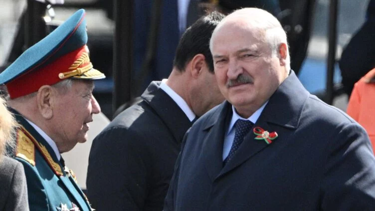 У Лукашенко заметили возможные проблемы со здоровьем - изображение 1