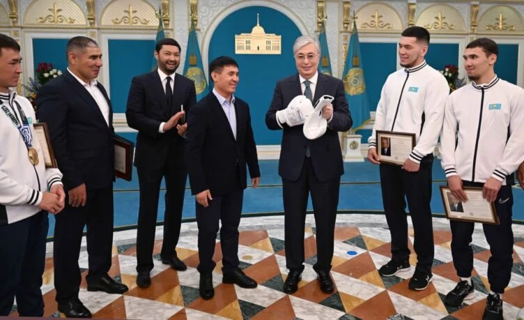 Финалдағы жекпе-жектерді түгел көрдім, жігіттер еліміздің мерейін өсірді – Тоқаев - изображение 1