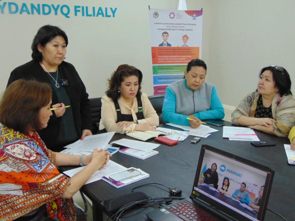 Изображение 2 для Жители Алматы задали вопросы сотрудникам ОСМС