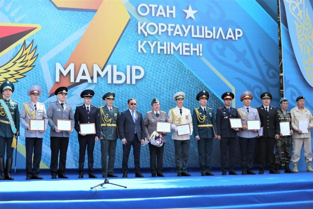 Изображение 2 для В Алматы прошел праздничный концерт, посвященный Дню защитника Отечества