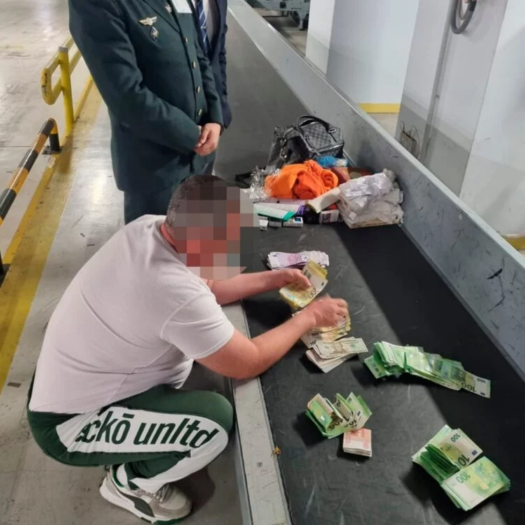 В Казахстан попытались провезти крупную партию недекларированной валюты - изображение 1