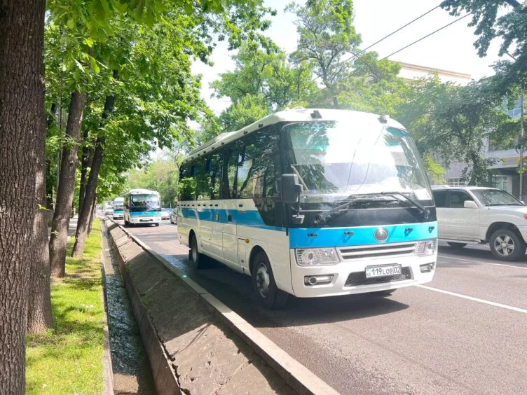 Полиция Алматы заблокировала желающих провести митинг активистов в их домах - изображение 1