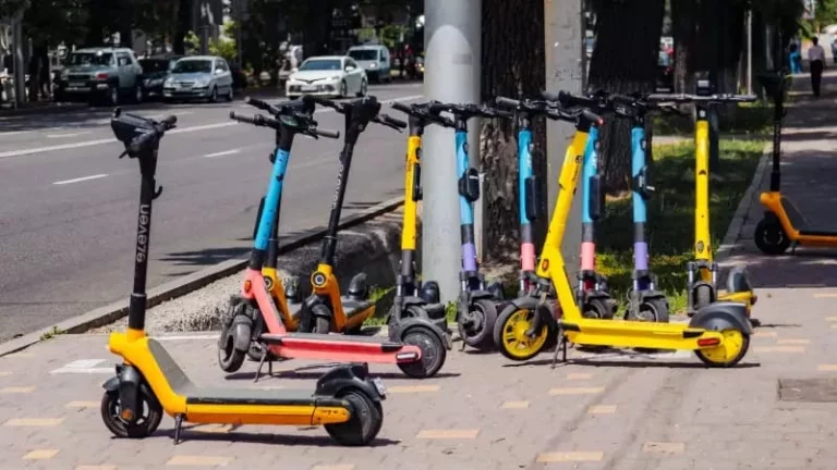 Президент электр самокаттарға қатысты заңға қол қойды - изображение 1