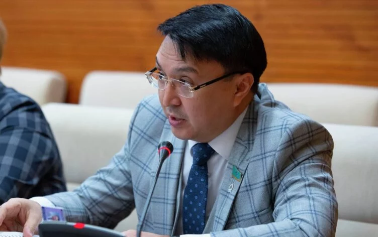 Әлтаев Мырзахметовтен аса ірі мөлшерде пара алды деген күдікке ілінді - изображение 1