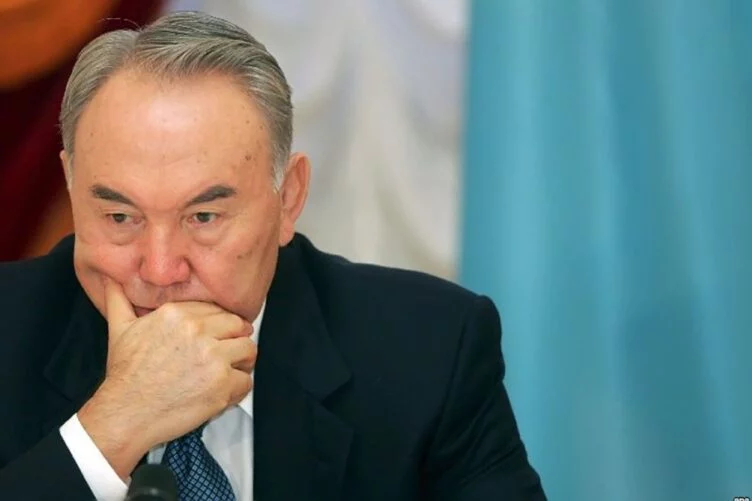 Назарбаева лишили статуса главы высшего совета названных его именем школ, вуза и фонда - изображение 1