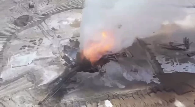 В Мангистауской области шестые сутки тушат пожар на нефтяном месторождении - изображение 1