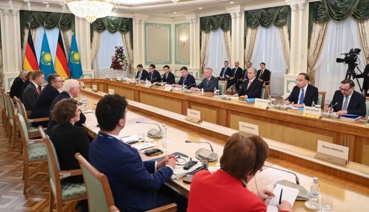 Токаев и президент ФРГ провели переговоры в расширенном формате и подписали документы - изображение 1