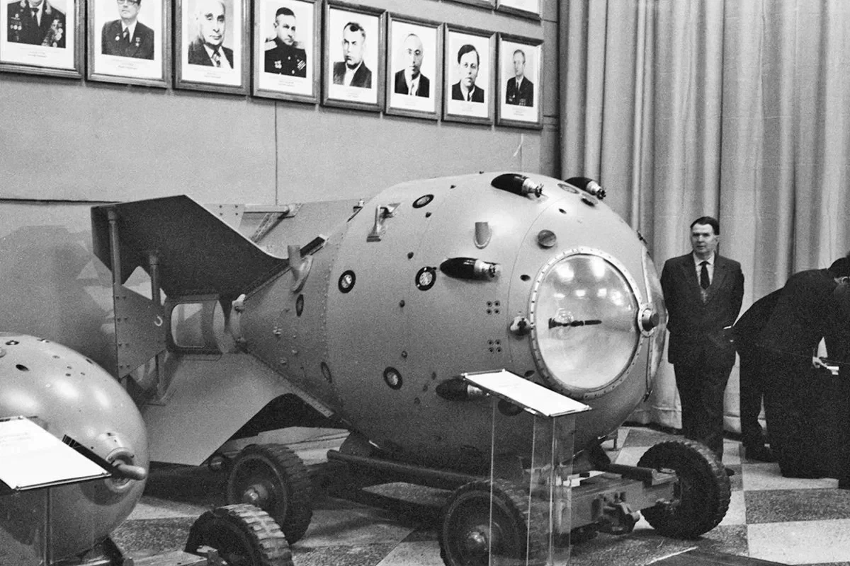 В России покончил с собой один из создателей советской термоядерной бомбы - изображение 1