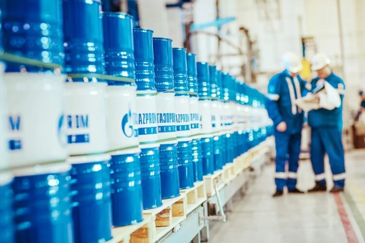 Изображение 1 для На фоне аварии на МАЭК «Газпром нефть» начала поставки в Казахстан бензина