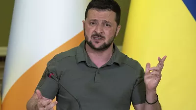Зеленский: «Пока Крымский мост ещё хоть кое-как работает, надо им возвращаться в Россию» - изображение 1