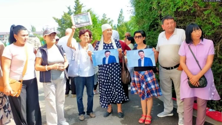 Сторонники Думана Мухаметкарима провели ночь перед прокуратурой в Конаеве - изображение 1