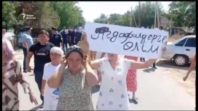 Жители села Жибек жолы вышли на протест с требованием справедливого расследования дела об убийстве пятилетней девочки - изображение 1