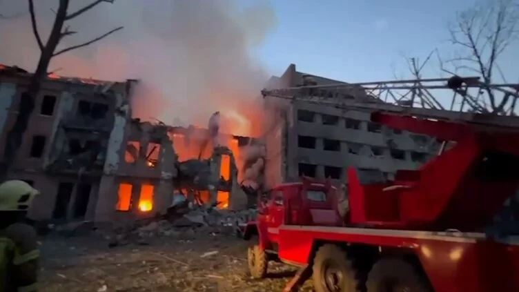 Зеленский: У России нет ракет, которые были бы сильнее нашей воли сохранить жизнь - изображение 1