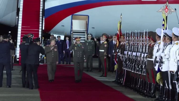 Министр обороны России прибыл в Северную Корею с целью «укрепления военных связей» - изображение 1