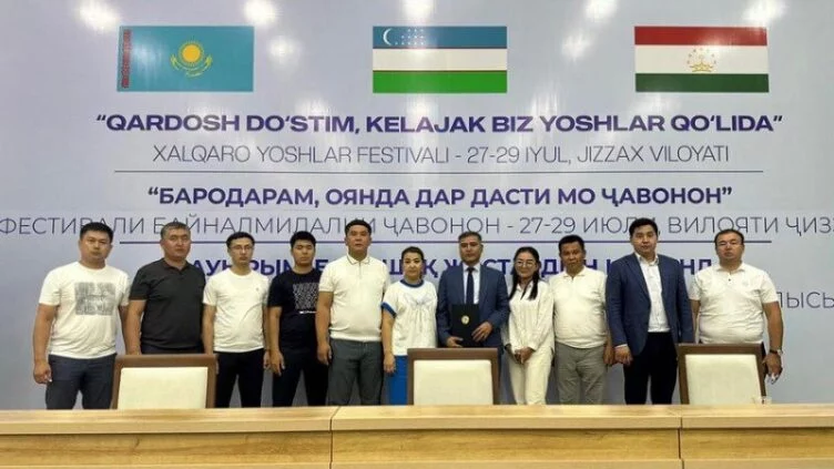 Изображение 1 для На форуме в Узбекистане исказили флаг Казахстана