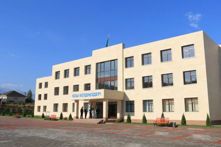 Количество строящихся по нацпроекту школ уменьшили - изображение 1