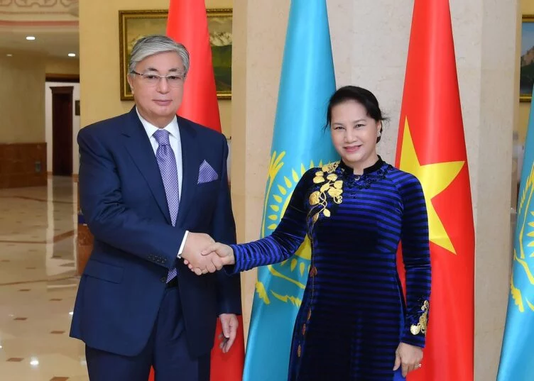 Токаев совершит ранее отложенный официальный визит во Вьетнам - изображение 1