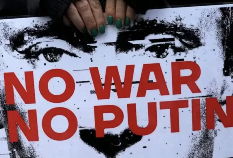 «Стыдно бояться»: пенсионеры из РФ протестуют против войны - изображение 1