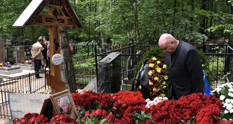 Похороны Пригожина «засекретили» по приказу из Кремля - изображение 1