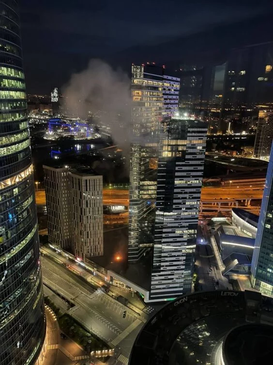 В Москве беспилотник снова попал в башню Москва‑Сити - изображение 1