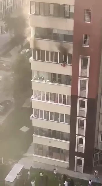 Пожар в Алматы в микрорайоне Аккент: люди выпрыгивали из окон, погибла женщина, 43 человека пострадали - изображение 1