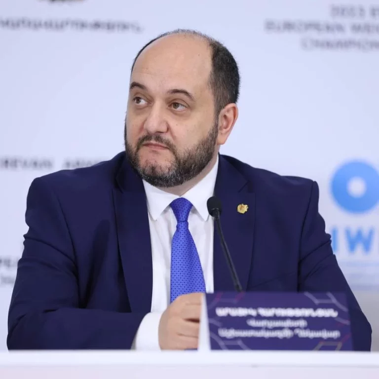 Глава апппарата Пашиняна: Российские СМИ ведут «гибридную войну» против Армении - изображение 1