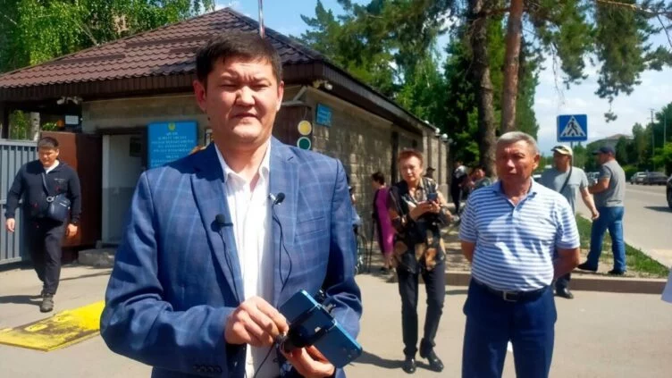 Отец Думана Мухаммедкарима рассказал о состоянии журналиста - изображение 1
