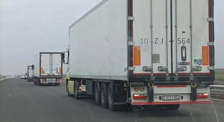 Власти Азербайджана отправили продовольственный груз армянам Карабаха - изображение 1