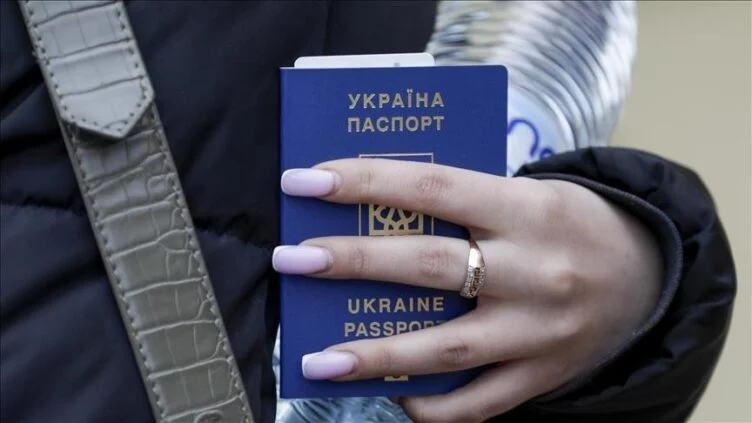 Граждане Украины смогут въезжать в РФ и выезжать из нее без виз и по внутренним паспортам - изображение 1