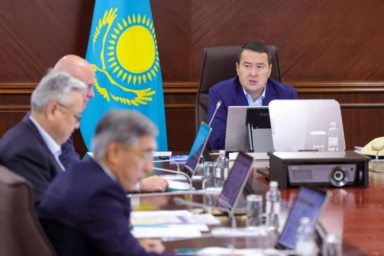 Смаилов потребовал обеспечить надлежащее качество дорог, «чтобы весной асфальт не сошел вместе со снегом» - изображение 1