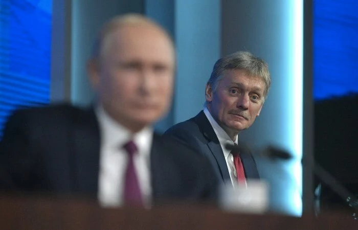 Песков о релокантах: В России нет места для врагов Родины - изображение 1