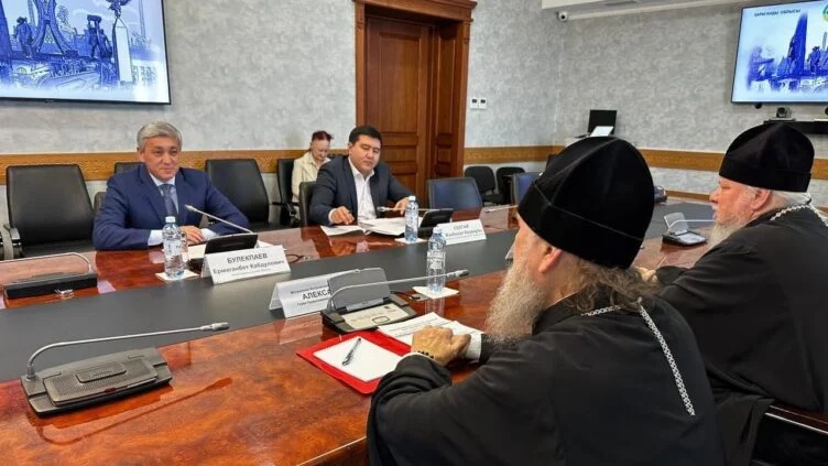 Қарағанды облысының әкімі қайтыс болған кеншілердің туыстарына көңіл айтты - изображение 1