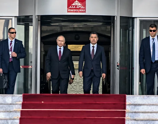 Президент Кыргызстана подарил Путину коня и юрту - изображение 1