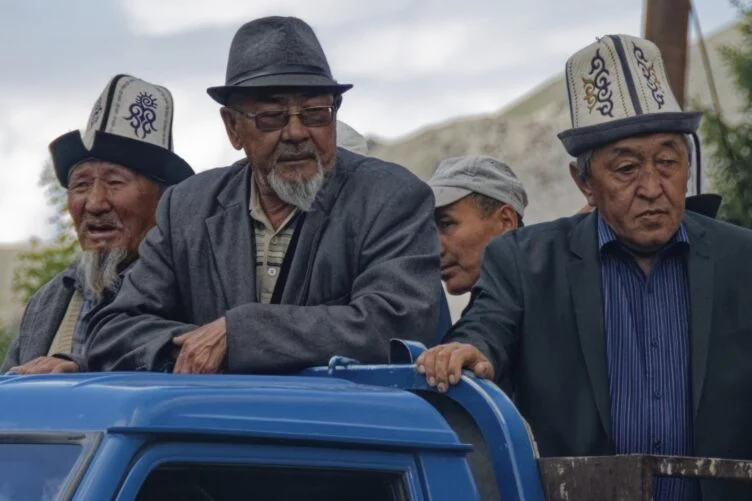 Kyrgyz parliamentary committee backs “foreign agent” bill - изображение 1