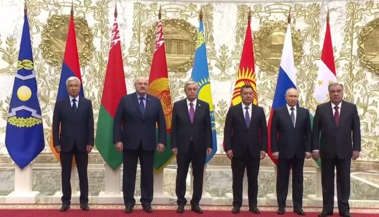 Summit in Minsk: Putin looks irrelevant and out of date - изображение 1