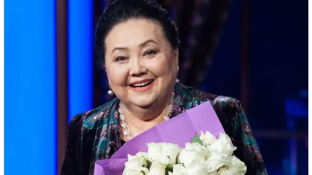 Изображение 1 для Как девочка с полустанка взошла на престол королевы