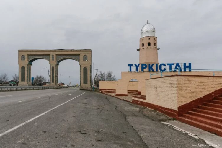 В Туркестанской области по подозрению в мошенничестве задержаны должностные лица акимата - изображение 1