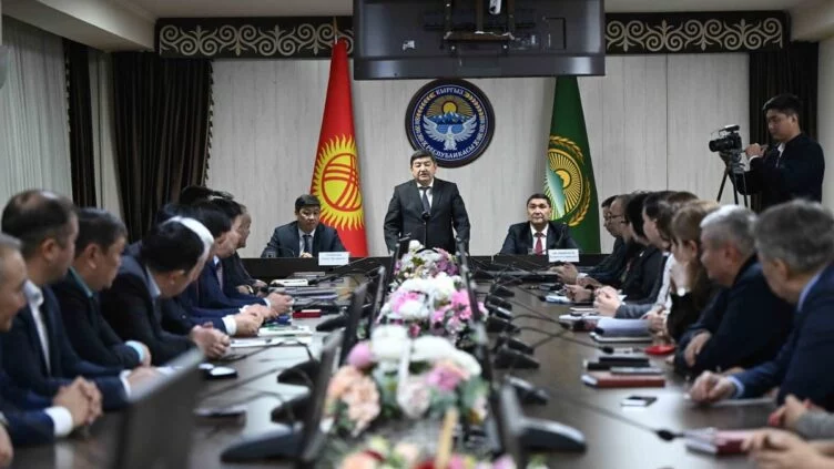 Парламент Кыргызстана одобрил экс-участника президентских выборов 2017 года, снявшего себя за неделю до их проведения, на должность министра - изображение 1