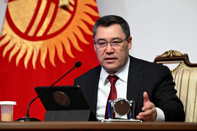 Kyrgyz parliament approves bill to “correct” national flag - изображение 1