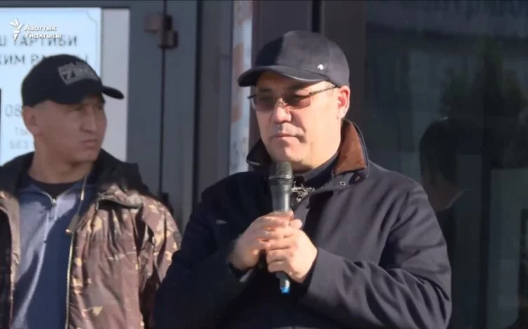 По итогам митингов торговцев рынков президент Кыргызстана Садыр Жапаров объявил о продлении системы патентов до июля 2024 года - изображение 1