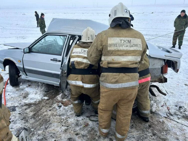 МЧС эвакуировал за сутки почти 100 человек, застрявших на трассах из-за морозов - изображение 1
