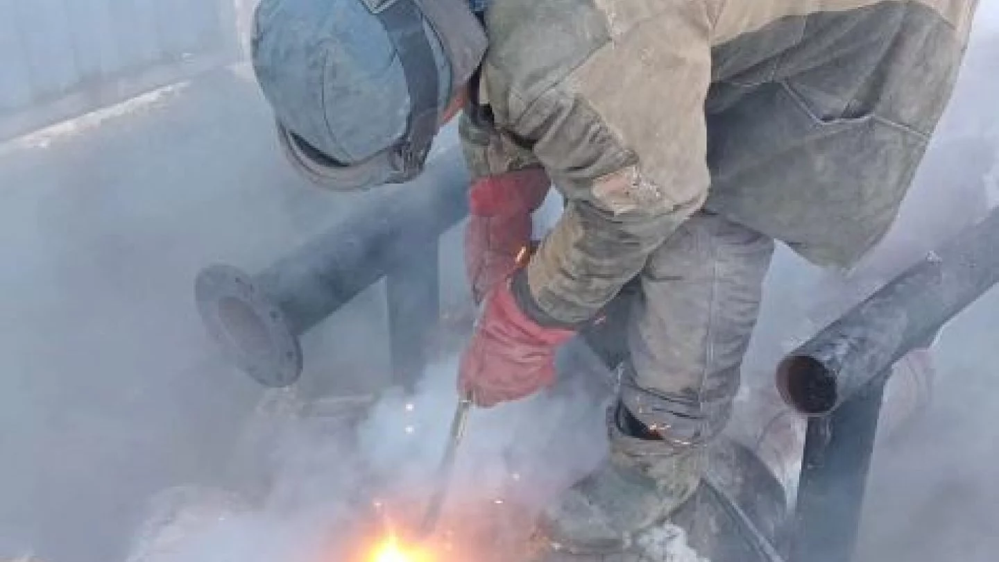 Жители Темиртау остаются без воды из-за замерзнувшего водопровода - изображение 1