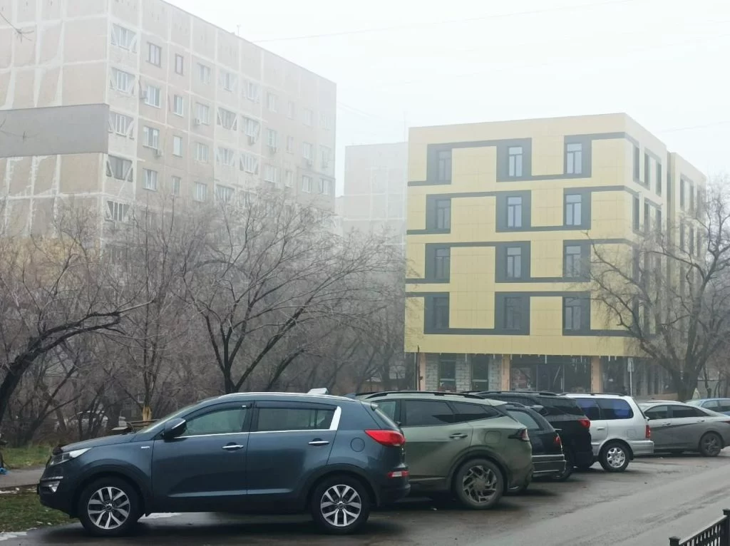 Изображение 1 для В тесноте и в обиде: по какому праву в алматинских дворах строят новые дома?